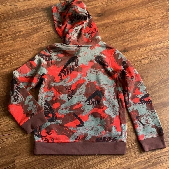 Nike Red Camouflage Hoodie Size Large New - Picture 3 of 9
